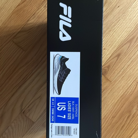 Like new! Womens FILA black aqua running shoes Sz 7 Great condition, w/ Box - Picture 9 of 11